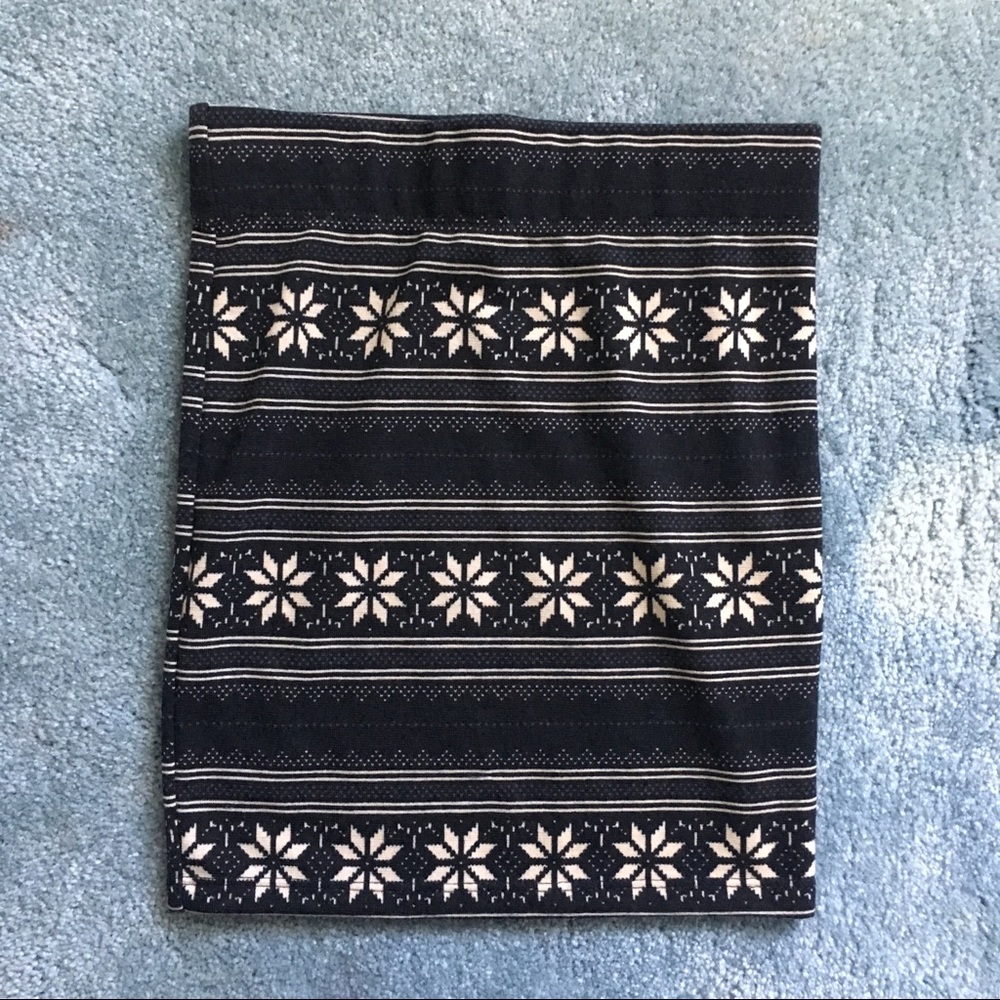 Short pencil skirt